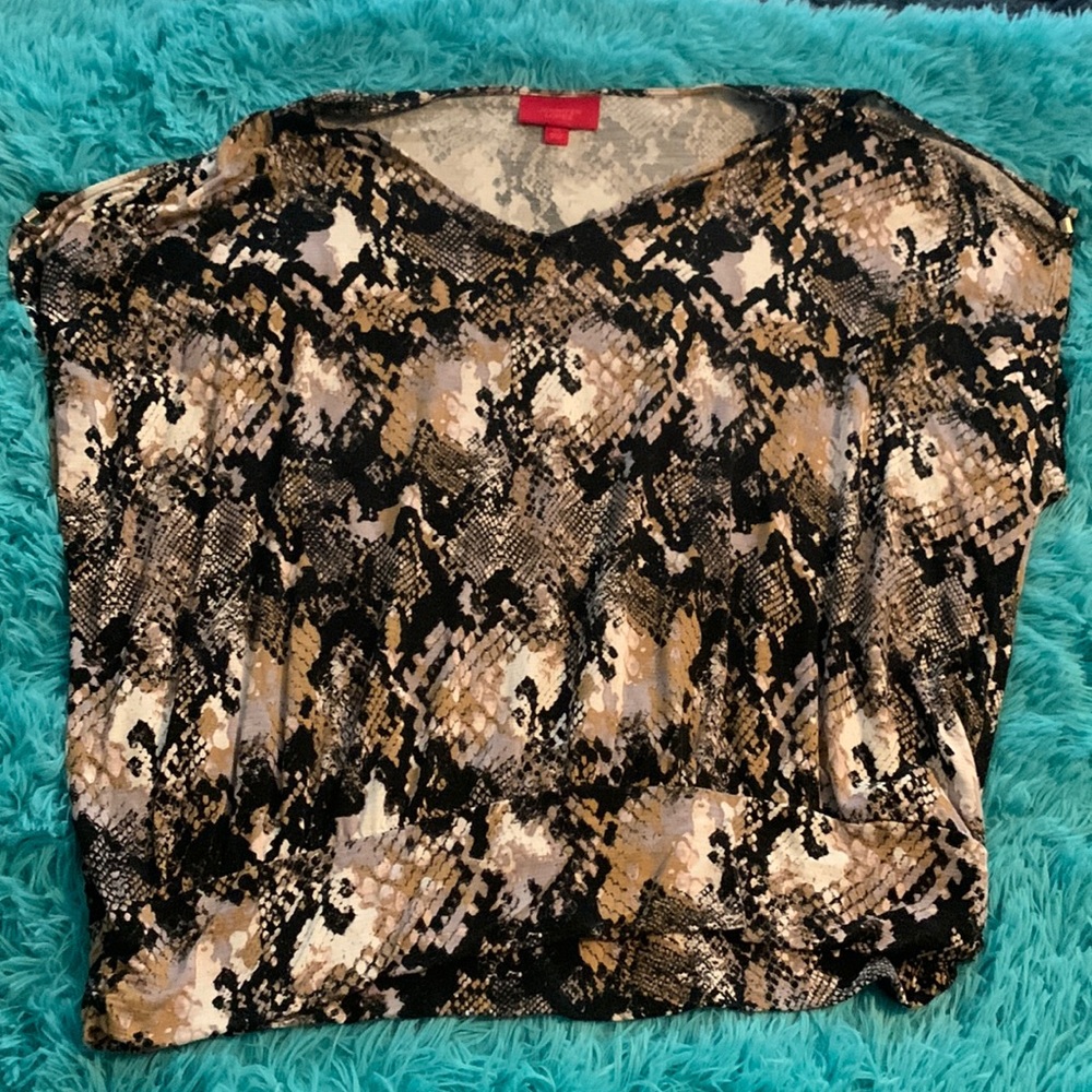Jennifer Lopez cold shoulder top